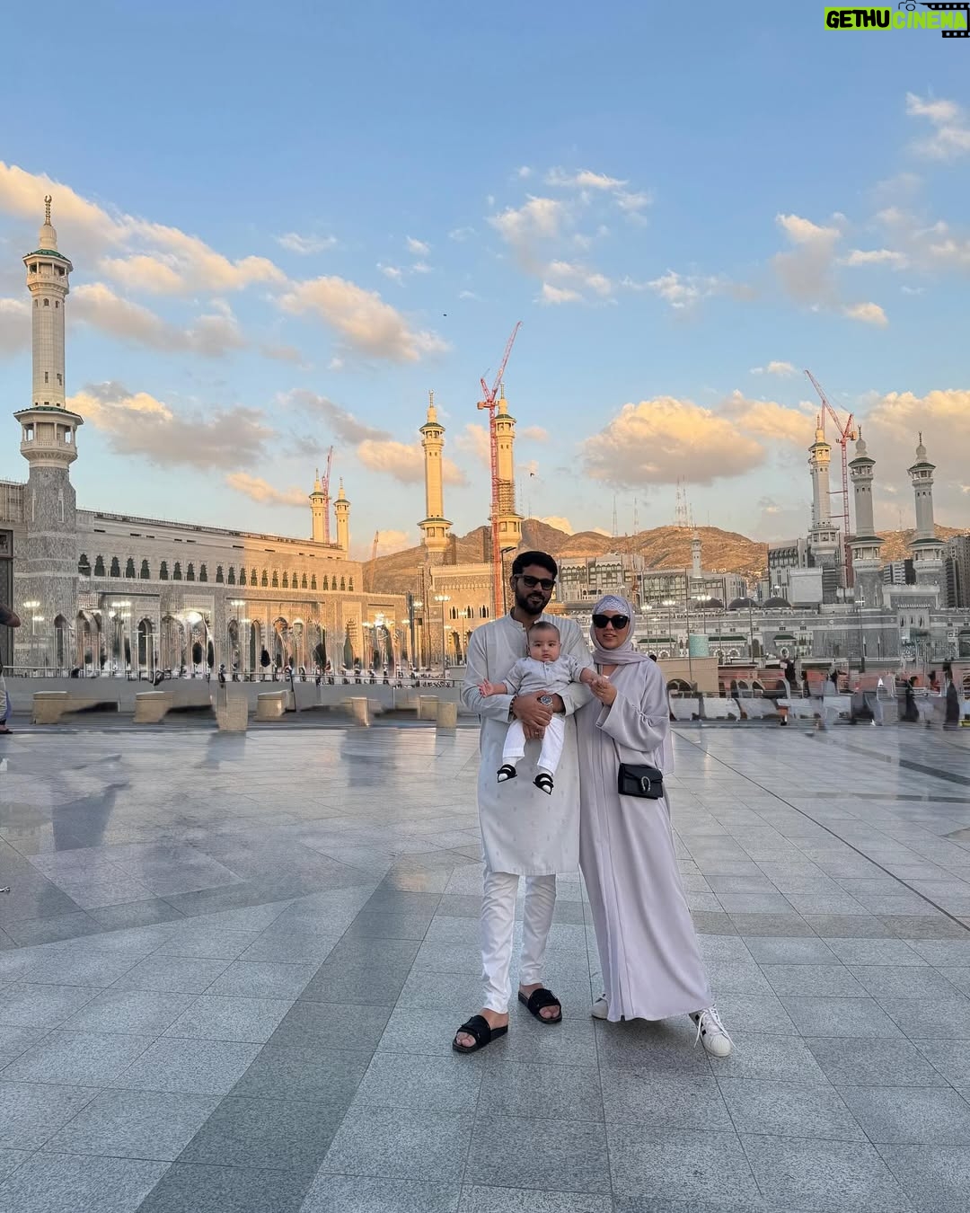 Maryam Noor - 35.2K Likes - Leaving this holy place is not easy. Ya Allah, we are so blessed that You chose us, called us to this sacred place, and made us among those who believe in You. Thank You for the honor of being born as Muslims and for granting us this opportunity. Ya Allah, please call us here again and again.
La ilaha illallah, Muhammadur Rasulullah. ❤️
#Alhamdulillah #BlessedJourney #Mecca