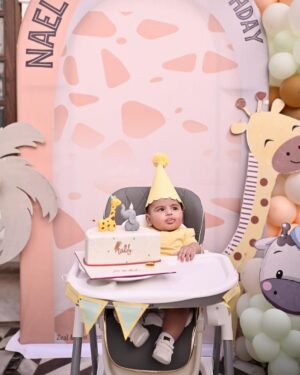 Maryam Noor Instagram - Half a year ago, you changed my world forever. Six months of love, laughter, and the most beautiful moments. Happy 6 months, my baby!

📍: @wbywasabi 
🎂: @minitreatscc 
🎪: @zealandzesteventss 
📸: @qaafseenmeemofficial 
👶🏻: @poloralphlauren