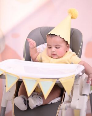 Maryam Noor Instagram - Half a year ago, you changed my world forever. Six months of love, laughter, and the most beautiful moments. Happy 6 months, my baby!

📍: @wbywasabi 
🎂: @minitreatscc 
🎪: @zealandzesteventss 
📸: @qaafseenmeemofficial 
👶🏻: @poloralphlauren