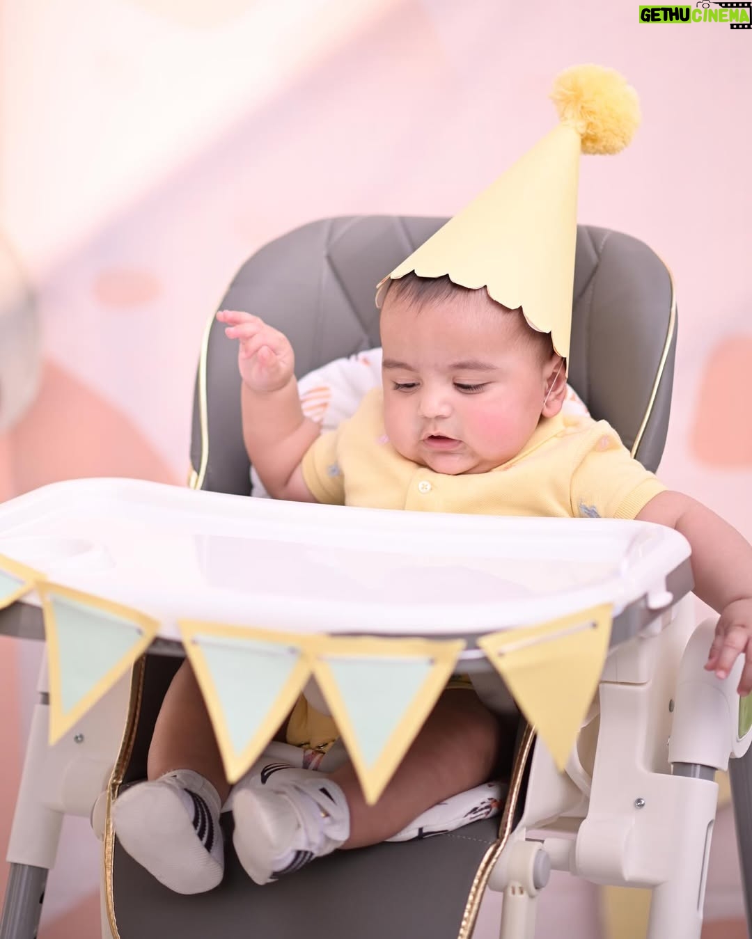Maryam Noor - 30.6K Likes - Half a year ago, you changed my world forever. Six months of love, laughter, and the most beautiful moments. Happy 6 months, my baby!
📍: @wbywasabi
🎂: @minitreatscc
🎪: @zealandzesteventss
📸: @qaafseenmeemofficial
👶🏻: @poloralphlauren