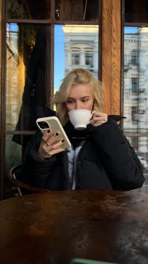 Masha Kondratenko Instagram - відмічай подругу/друга, з яким хотів би зняти таке відео😂

і питання: хто все ж таки з нас овоч? Ахаххаха