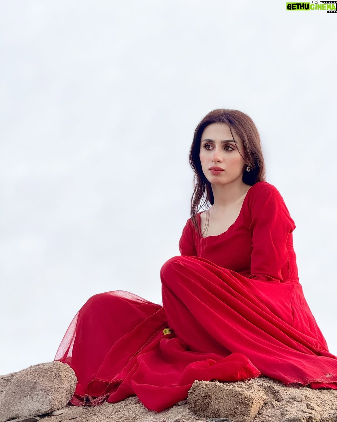 Mashal Khan - 33K Likes - ❤️
Make up @astelbhatti
Hair @aamir.aamoo
Wearing @faryalsethi