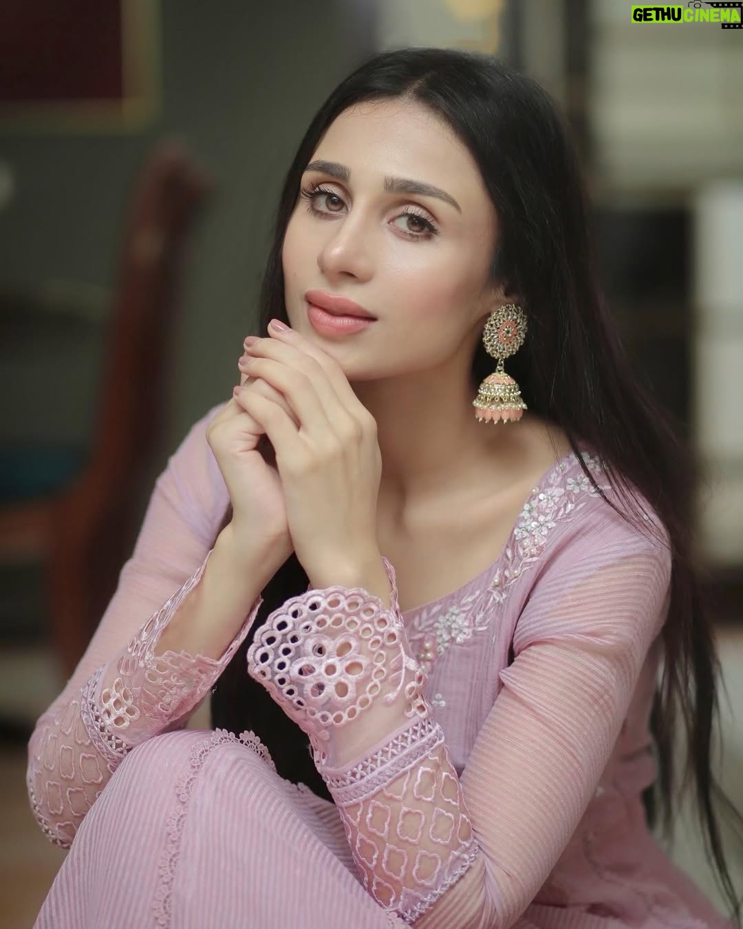 Mashal Khan - 32.9K Likes - Eid Mubarak to all💕💕
Wearing @ansabjahangirstudio💕