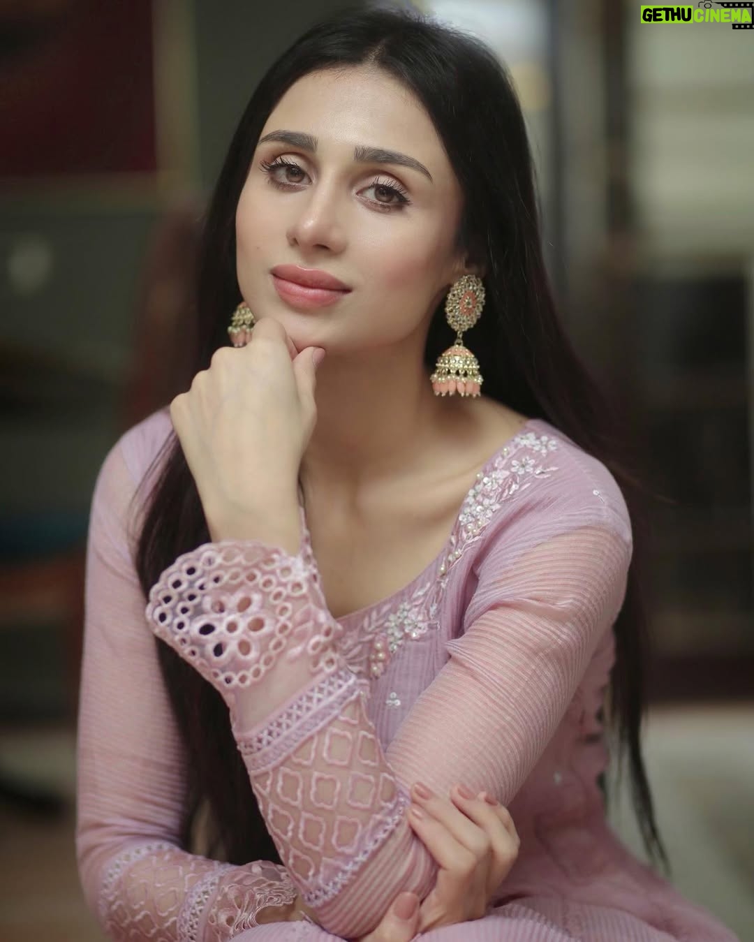Mashal Khan - 32.9K Likes - Eid Mubarak to all💕💕
Wearing @ansabjahangirstudio💕