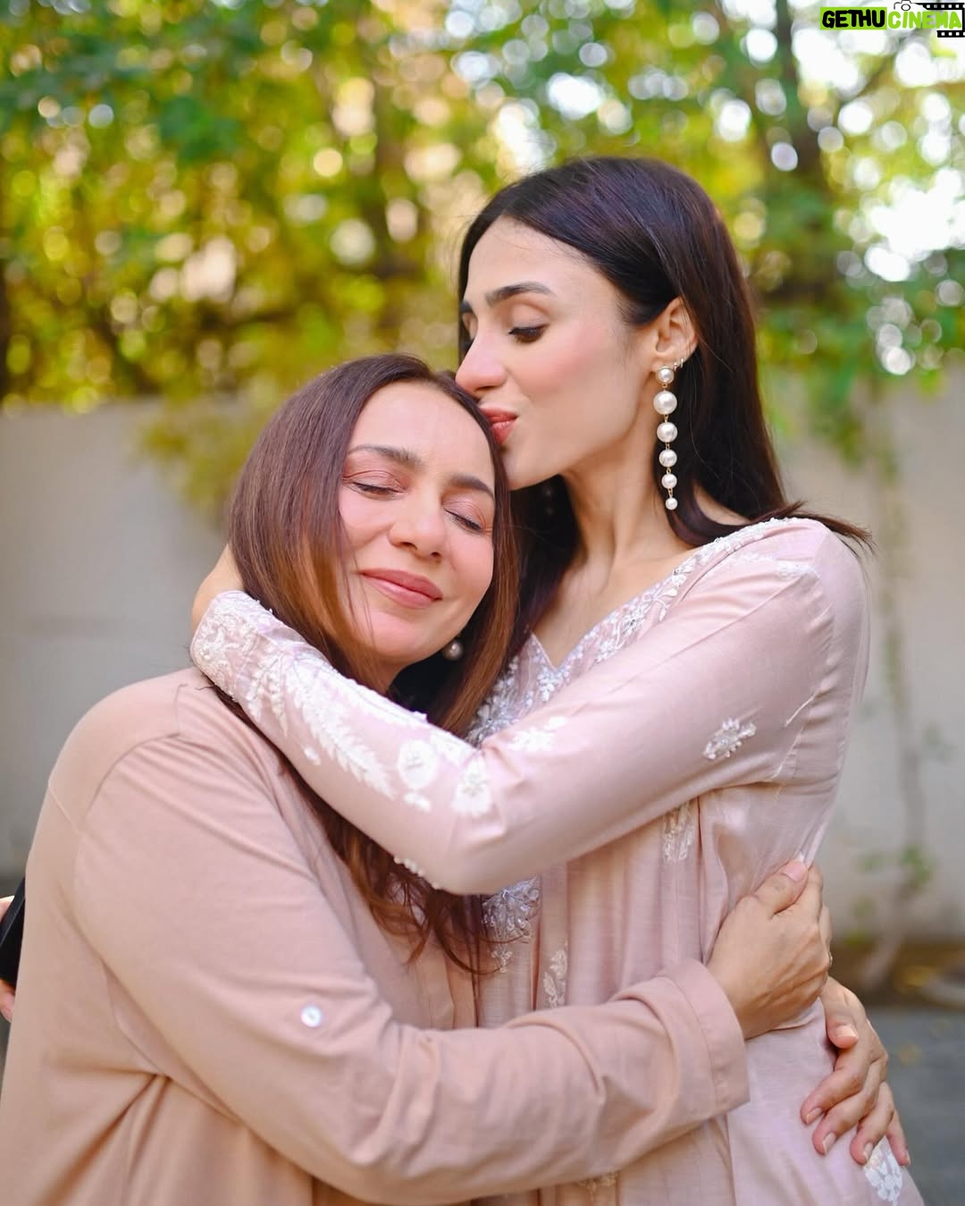 Mashal Khan - 55.9K Likes - Eid mubarak from me and mine to you and yours💕✨
May all of your jayiz duas be accepted
May your family be safe and healthy
May you love and be loved completely and deeply
May you be safe from nazar and hassad
May your friends protect you and make you laugh endlessly
May your hearts soften toward animals
May you choose kindness, especially in the face of adversity
May Allah tala be soft with you
And more than anything, today and every day, FREE P@L3ST!N3
Wearing @ansabjahangirstudio
Hair and make up @astelbhatti
Photography @saadmunir.1
