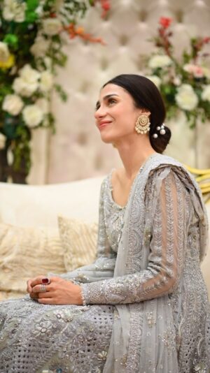 Mashal Khan Instagram - The simplicity of certain things 

Wearing @tenadurrani 
Shot by @saadmunir.1 
Hair and make up @aamir.aamoo