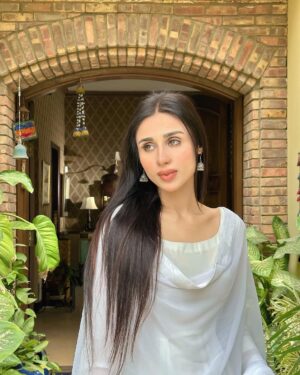 Mashal Khan Instagram - 🕊️

Wearing @faryalsethi1 
Hair and make up @astelbhatti