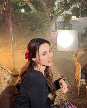 Mashal Khan Instagram - Happiest🌹❤️

Hair and make up @astelbhatti