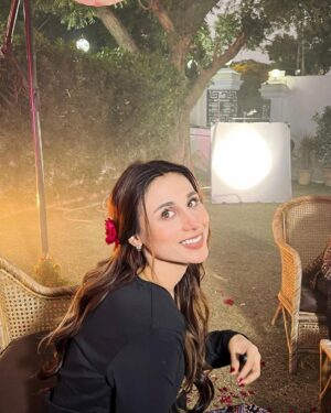 Mashal Khan Instagram - Happiest🌹❤️

Hair and make up @astelbhatti