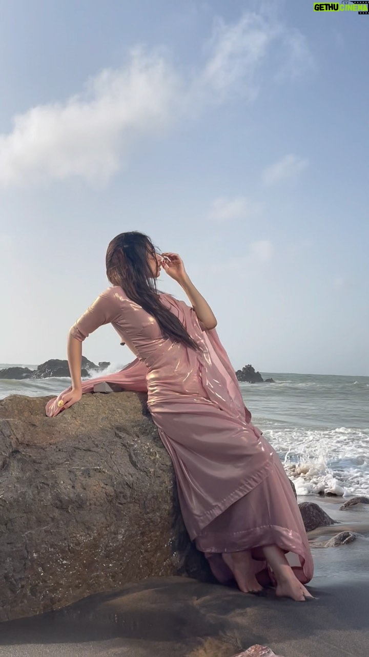 Mashal Khan - 38.5K Likes - A day spent shooting in 50 degrees
Wearing @sabarajputofficial💕
Jewelery @ayeshaccessories💕
Hair and make up @astelbhatti
Styled by @stylebywarda
Photography/ videography @chauhanified