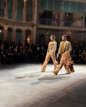 Masoom Mehta Instagram - The world often speaks of a ‘Global India’…

But last night @sabyasachiofficial reminded us that the essence of this global identity lies not in reinvention but in the raw authenticity of our traditions, our roots, & our identify of self.

We witnessed a nostalgic recreation of a gulli in Calcutta, where life unfolds in its most unfiltered form. From crumbling walls to lantern-lit pathways, every detail echoed the soul of a bygone India. Yet, the runway wasn’t a sepia-tinted homage to the past but rather a strikingly modern interpretation of heritage.

Sabyasachi’s styling captured the spirit of a country that embraces contradiction. His creations fused vintage weaves with contemporary silhouettes, age-old jewelry traditions with avant-garde pairings, and bold colors with earthy tones.

Yes, Sabyasachi did celebrate his 25 year old journey as a designer; but more so celebrating India’s journey as a global icon, proving that the way forward is through honoring where we’ve been.

🖤

(I’m wearing @ysl, @lionjewellers, @sabyasachiofficial. Shot by @rachitvoraphotography)

@longformgram @pareinathapar