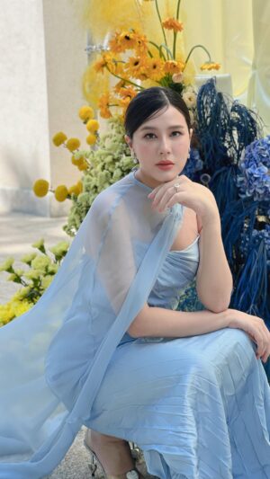 Matika Arthakornsiripho Instagram - เดินไปเรื่อยๆ เดินจนเมื่อยเลยนั่งดีกว่า💨
Special thx @keraer @super_nann 🤘🏻
#weddingvibes #bridemaids #jeabpukaiithewedding