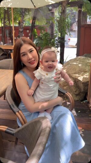 Matika Arthakornsiripho Instagram - ลูกสาวของแม่ที่หน้าเหมือนพ่อของเค้า💕💗💕