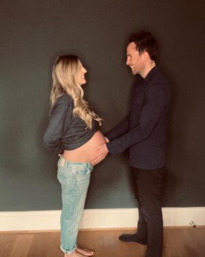 Maude Hirst Instagram - 🤰FINAL DAYS BEFORE 2 BECOME 3🤰

@tlaws87 

#parentstobe #pregnant #babyontheway🍼