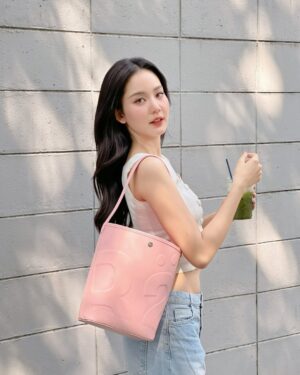 Maylada Susri Instagram - มองซ้ายมองขวาได้ แต่อย่ามองข้ามนะค้าบ🥰🩷

#RallyTheBagWhisperValentinesLimited
#RallyTheBagWhisper
#RallyMovement