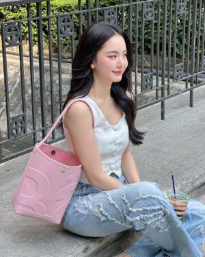Maylada Susri Instagram - มองซ้ายมองขวาได้ แต่อย่ามองข้ามนะค้าบ🥰🩷

#RallyTheBagWhisperValentinesLimited
#RallyTheBagWhisper
#RallyMovement