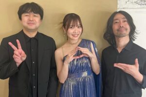 May'n Instagram - 2025.3.16
Hang jam vol.5 in Taipei🫙🫐

日本での公演を終え、アジア公演が始まりました🫐
台北からのスタート。
2回公演ありがとうございましたっ。

昨年のツアーでも行けたけど、
Hang jam的には2018年のvol.3で台北公演以来。
2020年のvol.4はコロナ禍で中止になってしまったので、5年越しのHang jam台北！が叶った日でした🥄

海外に行くたびに日本との違いみたいなものももちろん嬉しいんだけど、
それ以上に、
日本と同じだなあって感じられる想いでも、いつもパワーをもらえる。
国が違ってもおんなじなんてすごいことだなあって思う。

この世界で、ぜったいひとりぼっちなんかじゃないんだなあって思える。

だからこそ、
リクエストコーナーも海外でもやりたくて現地のみんなとおはなししながらさせてもらいました。
ところどころ中国語でもお話しできたの嬉しかったなあ。

今回、mc、本編は全部中国語でできたからアンコール入れても90%くらい？は中国語で話せた。自分でもびっくりした。その場で思ったことも話せたしヒアリング能力も上がってた。😎

頑張るパワーはいつだってライ部の部員です。
中国語、もっともっと勉強したいっ。

いつも、ありがとう。
台北、またねっ。

次は3/22、韓国ソウル公演🇰🇷
どんなセットリストになるのかなっ。わくわく。

#Mayn #MaynHj5 #アコースティック