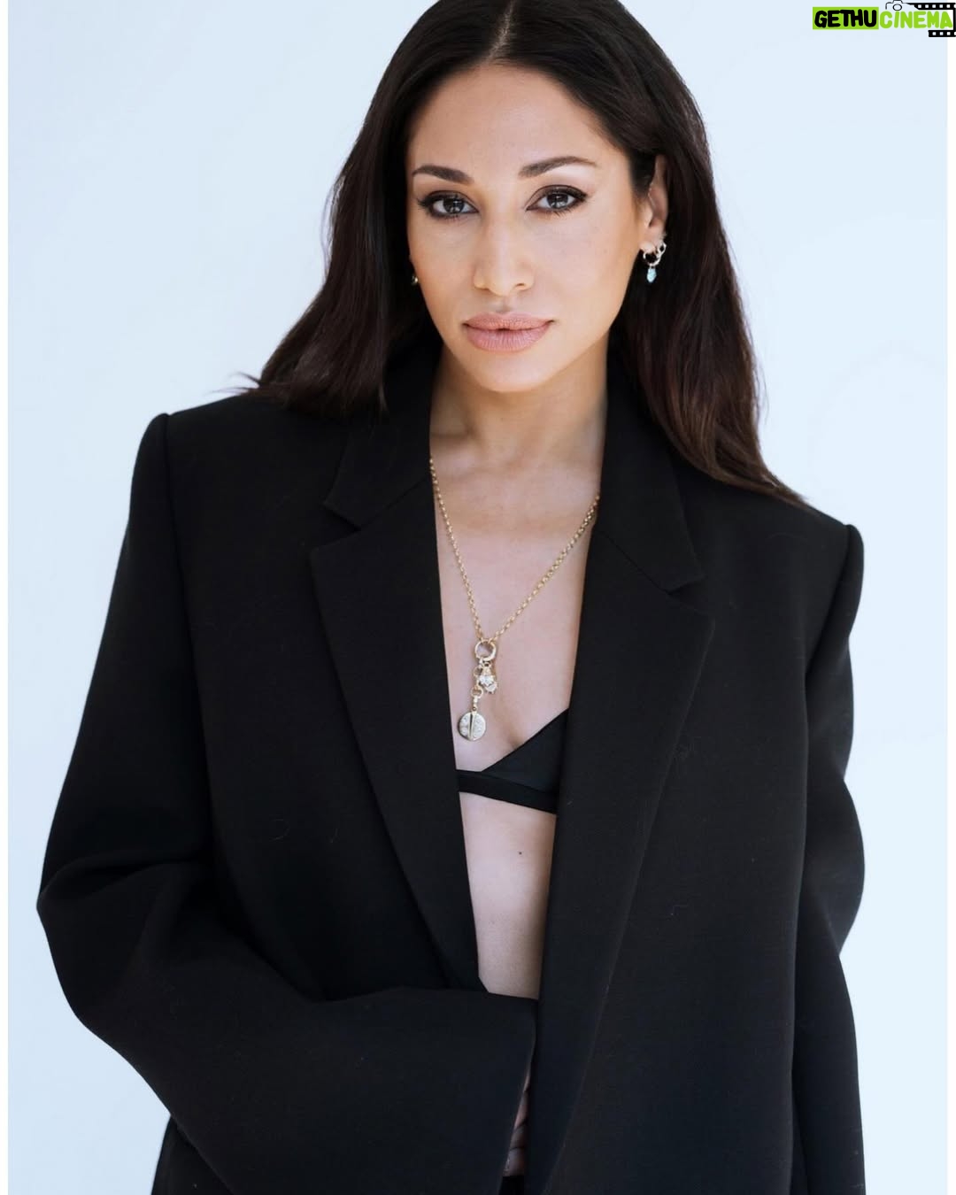 Meaghan Rath - 10.3K Likes - I loved this shoot with @manfredbaumann and @nellybaumann, who painted and lit my face, charmed me, then captured these photos. They know what they are doing. 💙