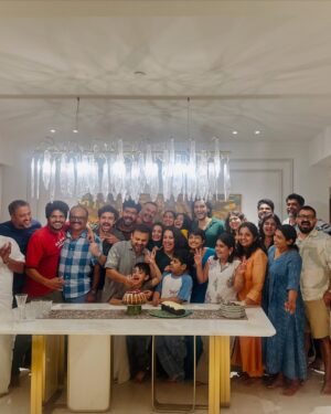 Meenakshi Anoop Instagram - Thank you for the wonderful treat @kunchacks and priya chechi ❤️ we enjoyed it a lot and i love you guys 😘 
#officeronduty this is something very special to me✨

@martinprakkatfilms  @ramzan______mhmd  @_unnilalu  @jineeshchandran  @leyamammen  @_aiswaryaa_a  @hennabella_4  @nair.vishak  @jayapria_nair  @neha_chavara_1210  @jakes_bejoy  Love you soo much 🤍