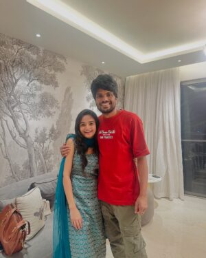 Meenakshi Anoop Instagram - Thank you for the wonderful treat @kunchacks and priya chechi ❤️ we enjoyed it a lot and i love you guys 😘 
#officeronduty this is something very special to me✨

@martinprakkatfilms  @ramzan______mhmd  @_unnilalu  @jineeshchandran  @leyamammen  @_aiswaryaa_a  @hennabella_4  @nair.vishak  @jayapria_nair  @neha_chavara_1210  @jakes_bejoy  Love you soo much 🤍