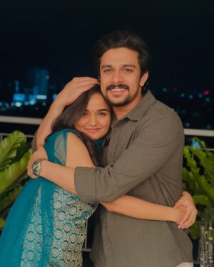 Meenakshi Anoop Instagram - When you’re ready for a cute photo, but your bros think it’s a WWE promo shoot👀

@ramzan______mhmd : If I had an older brother, he’d exactly act like this… which means chaos would be guaranteed and I’d never know peace 🤦🏻‍♀️ 

@_unnilalu : as the media says ഉണ്ണിലാലുവിന് മീനാക്ഷിയോടുള്ള സ്നേഹം കണ്ടാൽ നിങ്ങൾ ഞെട്ടും👀