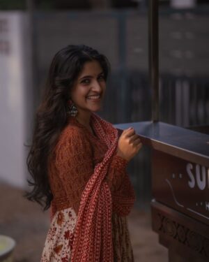 Meenakshi Dinesh Instagram - Brewing happiness☺️

@meenaaxi_ 
@sour__v