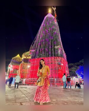 Meenakshi Dixit Instagram - Shivamayee✨🔱

हर ओर शिव, हर श्वास में शिव, हर स्पंदन में शिव…
शिव ही आराध्य, शिव ही संकल्प, शिव ही परमानंद!

हर हर महादेव! शिव की कृपा आप सभी पर बनी रहे। 🙏✨

#Mahashivratri #Shivamayee #HarHarMahadev #Trimbakeshwar #ShivaBhakti #trambakeshwar
