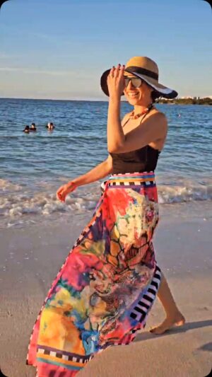 Meesha Shafi Instagram - Life can be a beach but the spelling has to be right
🏝️ ☀️ 
What’s your mantra for #2025? Mine is to give up control 🥲

#surrender