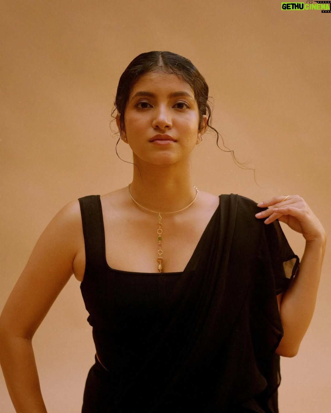 Meetha Raghunath - 126.5K Likes - ✨
Artist : Meetha Raghunath @the.meethling
Styling and HMU : Steffhy Merwin @steffhymerwin
Photography: Vasanth Kumar @vasanthphotography