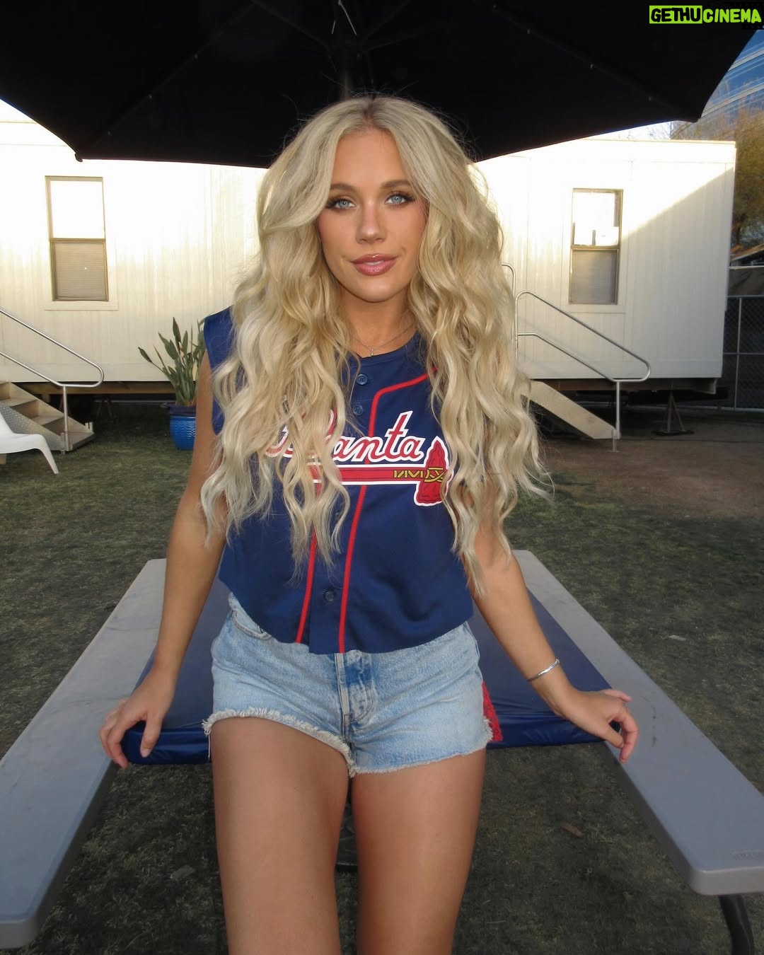Megan Moroney - 322.7K Likes - extra innings!!! feels gooood to be back
⚾️😍🌵💙✨🫶🏼🤠