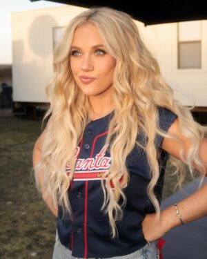 Megan Moroney Instagram - extra innings!!! feels gooood to be back 
⚾️😍🌵💙✨🫶🏼🤠
