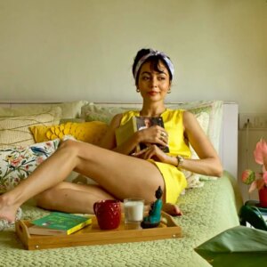 Meghana Kaushik Instagram - Who else is Sunday-ING like this ?? Leave a heart 💛
.
.
.
.
.
.
.
#sundayinbed #sunday #portrait #mood #introvert #relatable #memes #gratitude #meghanakaushik #homebody