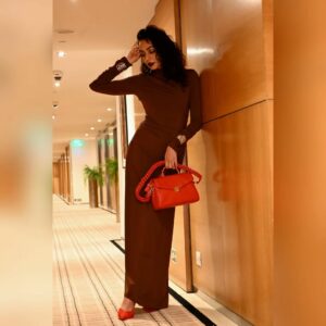Meghana Kaushik Instagram - HOT CHOCOLATE with Cranberry anyone??? 🤎🖤🤎
.
.
Bag @hidesignhq
.
.
.
( winter, winter fashion, date Night, classy, formal , sexy , chic, brown, red, ootd) 
.
.
.
.
.
.
.
.
#ootd #datenight #winteroutfit #chic #slay #meghanakaushik #brown #fyp #explorepage #explore