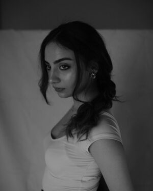 Mehar Bano Instagram - Did every millennial girl have that phase in the 2010s when the only makeup they owned was a Hashmi Kajal stick and a lip smacker? 

Photographed by @seemabsaqibkhan 
Makeup by @maryamluni 
.
.
.
.
.
.
.
.
.
.
.
.
.
.
.
.
.
.
.
.
.
.
.
.
.
.
.
.
#meharbano