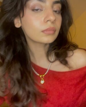 Mehar Bano Instagram - My daily faces as per me and my husbands WhatsApp conversations ft. @mahya.jewellery
Kurta in first slide from @zainabsalmanofficial