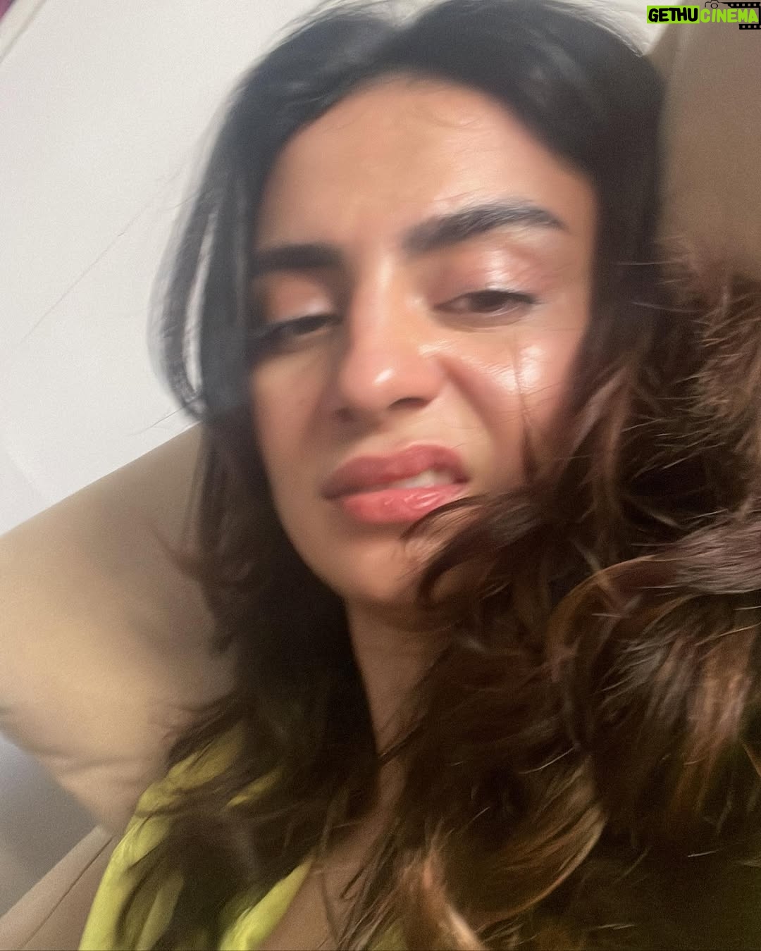 Mehar Bano - 4.2K Likes - My daily faces as per me and my husbands WhatsApp conversations ft. @mahya.jewellery
Kurta in first slide from @zainabsalmanofficial