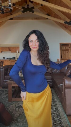 Mehar Bano Instagram - Born to be a bratz doll, forced to be human with feelings
@mehrchalet