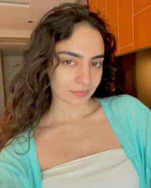 Mehar Bano Instagram - I’m also just a girl (with a boy dog)