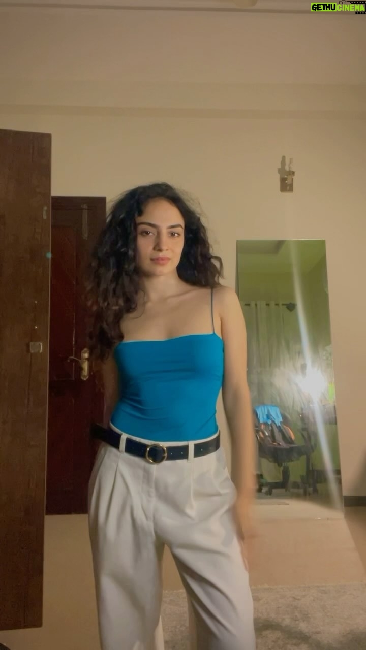 Mehar Bano - 7.7K Likes - Island gyal at heart