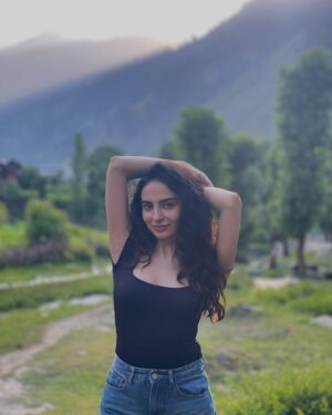 Mehar Bano Instagram - 🦋 
👗 @thrift__basket