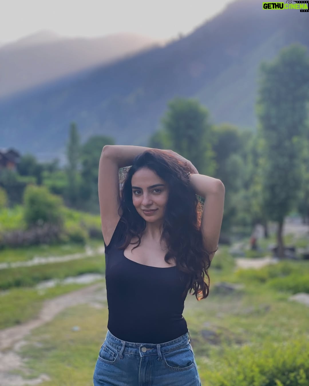 Mehar Bano - 4.8K Likes - 🦋
👗 @thrift__basket