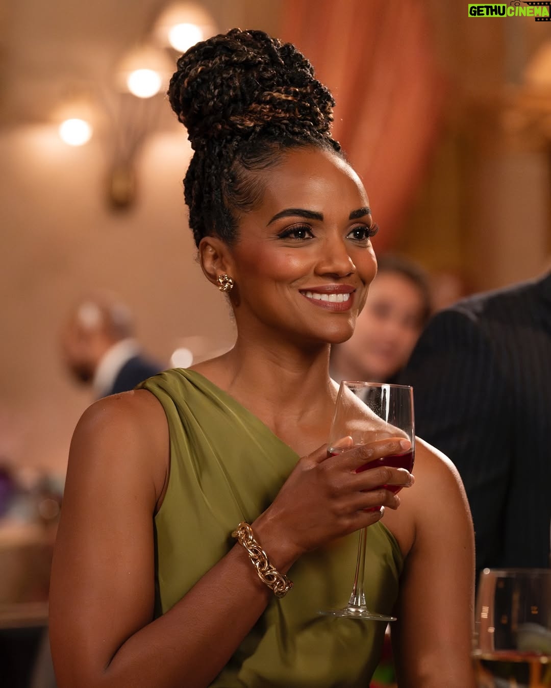 Mekia Cox - 39.6K Likes - Happy Rookie Valentine’s Day. 🥂❤️
@therookieabc #therookie #therookieabc