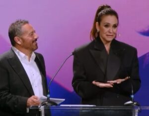 Melani Olivares Instagram - No estábamos tod@s … pero l@s que estábamos te dimos todo nuestro amor y toda nuestra admiración .Fue una noche mágica Carmen, era tan bello verte taaan feliz… 
@peponnieto que bonito día pasamos y cómo te quiero ❤️ 
@pacoleon que suerte tenemos!!! 🤍🤍🤍
Laura, Luis, Nacho, os quiero ya solo por ver como queréis a nuestra reina .❤️❤️❤️

 Stylist:
@alejaandro_rubio graciaaas siempre❤️❤️❤️
@mansconceptmenswear os amo mucho! 
@mariagarciamua eres la caña de España! 

@carlosvillarejo mi refugio , tu refugio.. 🤍🤍🤍
@naratalent 🤍