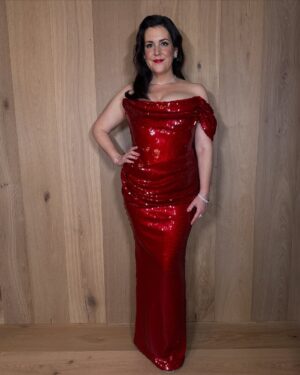 Melanie Lynskey Instagram - Some nights really feel like a fairytale and last night at the #vanityfairoscarparty was one of them. Huge thanks to @vanityfair and @radhikajones for inviting us. 
And THANK YOU to @csiriano for the dress of my dreams- Christian your generosity, talent, and commitment to making a woman look and feel as beautiful as possible never fails to astonish me. I am so grateful. 
Thank you @martinkatzjewels for these beautiful diamonds!! I am so lucky to get to play princess for a night. We love you @periellenb. 
Absolute dream team @misha_rudolph_stylist planning this look to perfection and my angels @marcusrfrancis and @stephensollitto going above and beyond to make this night so special for me and making me feel so pretty. @nailsbyshige this manicure is so beautiful I started wearing gloves to do the dishes to protect it!! 
Thankyou so much to the wonderful @aimeecarpenter17 for this perfect @tylerellisofficial bag. 
Look at this dreamboat I’m married to in his beautiful @gucci tuxedo and @martinkatzjewels cufflinks. Dring you’re so fun!! Thank you for carrying my sneakers and then carrying my heels when I changed into said sneakers. 
Such a fun night seeing friends and eating the world’s best pizza courtesy of @evanfunke and now I’m about to have a lovely nap with Mark R. I’m the luckiest person in the world. @gettyentertainment #vfoscars