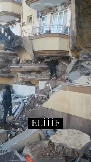Melek Baykal Instagram - Elif hiç çıkmadı o betonların arasından nice Elif’ler gitti ve böyle giderse daha niceleri gidecek….

Lütfen ilk önceliğimiz deprem olsun elele verelim yoksa ölüm hemen kapı arkasında canım ülkemi bekliyor…

Yetkililere sesleniyorum artık sesimizi duyun, kulak verin daha geç olmadan kurtaralım güzel ülkemizi…

#deprem