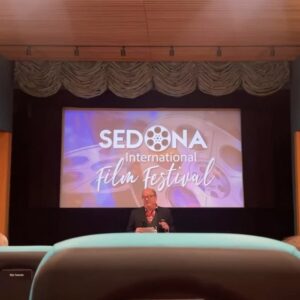 Mena Suvari Instagram - Thank you @sedonafilmfestival for having our film @beyondtherushfilm ✨What a magical city to reunite with our incredible cast/crew and have the welcome we did. Hope to see you again in the future! ✨🙏🏼 And thanx for getting me those extras cushions for little me to see! 🤓#BeyondTheRushFilm #Sedona #FilmFestival 
Special thanx to @nolasinger @lagencefashion @camillagabrieli @_jennybird for making me feel@so fabulous 💝✨