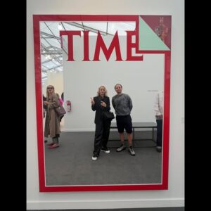 Mena Suvari Instagram - Thank you @friezeofficial for having @orensegal1 and I today for such a beautifully creative fun-filled day ✨It’s always so inspiring to be around such incredible expressions of art and feel the wondrous energy✨🤩✨ #SaturdayScenes #FriezeArtFair #SantaMonica