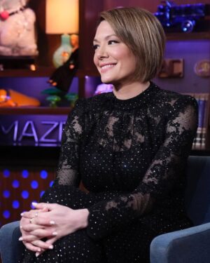 Michelle Collins Instagram - If you would have told little me that as an adult I’d be on my favorite cable network banging a gavel screaming “Love A Bald!” I never would have believed you. #itcametrue The BEST time today. Thanks for having me @bravoandy & the @bravowwhl crew!! @adairwerley was a delight and go see our bartenders in @mincemeatbway ! And of course last stop of the FAB FIVE LIVE tour in LA this Weds! You should come.
💄: @carolinemakeuptime ❤️
👗: @mrselfportrait (furnished by me)
👠: @lagencefashion (ditto)
📸: Charlie Sykes