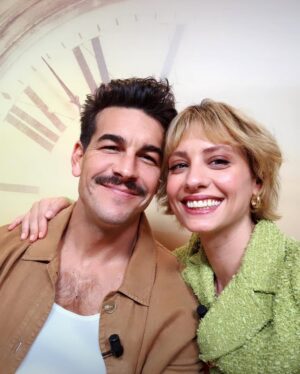 Michelle Jenner Instagram - ¡Vamos que casi estrenamoooos! Press day de #ElSecretoDelOrfebre 
¡¡28 de Febrero en cines!! ❤️🍿🎥

P.D: Vaya semana de reencuentros bonitos 🫶🏼