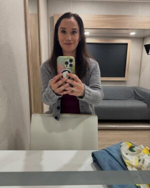 Michelle Macedo Instagram - 🩵Some #bts from the season finale of @highpotentialabc ✨ loved all the looks thanks to the talented wardrobe   makeup departments!🎉 #highpotential #letsplay #seasonfinale #abc
